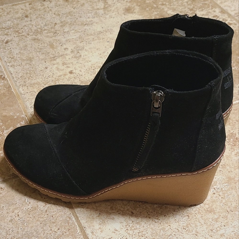 Toms suede wedge booties